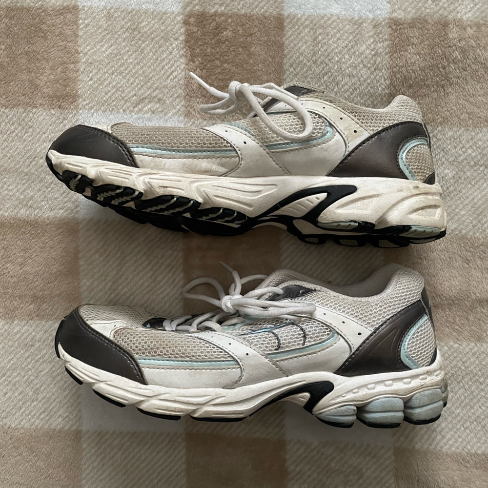 Avia Stylish Light Blue, White and Gray Sneakers 7.5 size womens